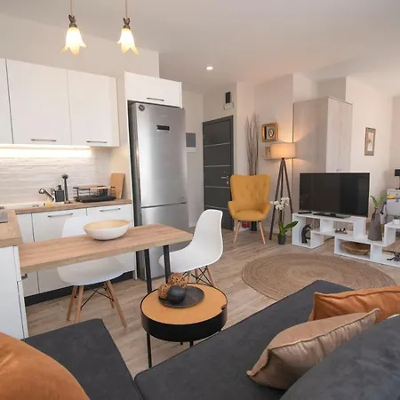 Apartament Chrysalis 2 *