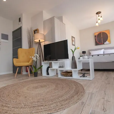 Chrysalis 2 公寓 *